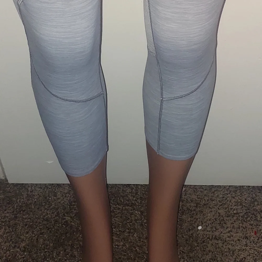 Lululemon style with visible stitching details and cropped length.
